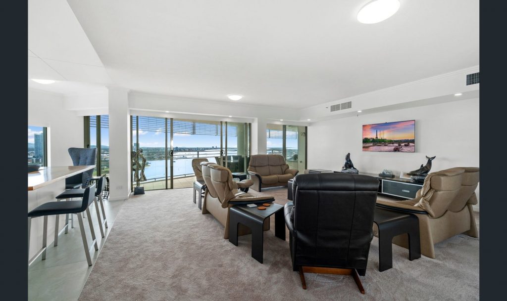 Liberty Sub Penthouse Main Beach Realty